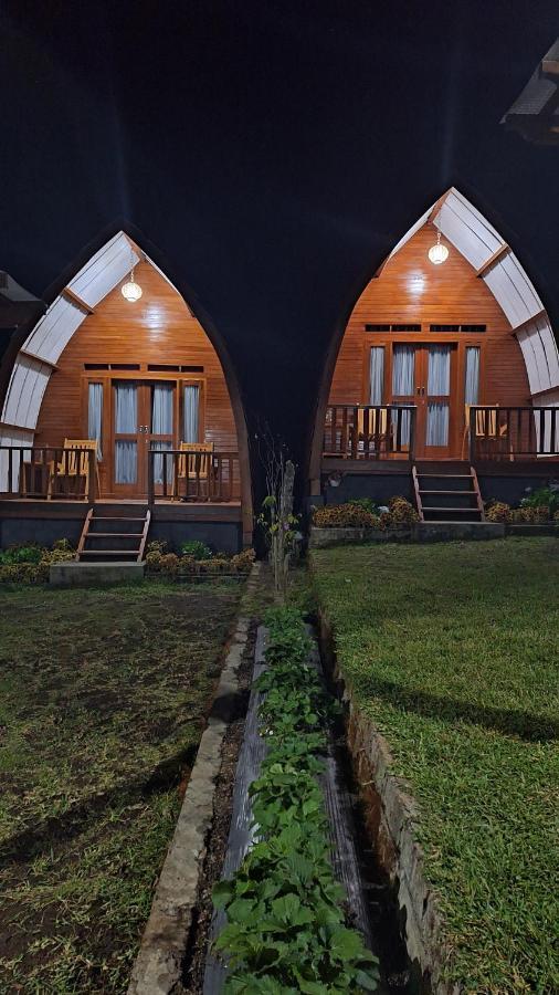 Family Rinjani Bungalow Sajang Buitenkant foto