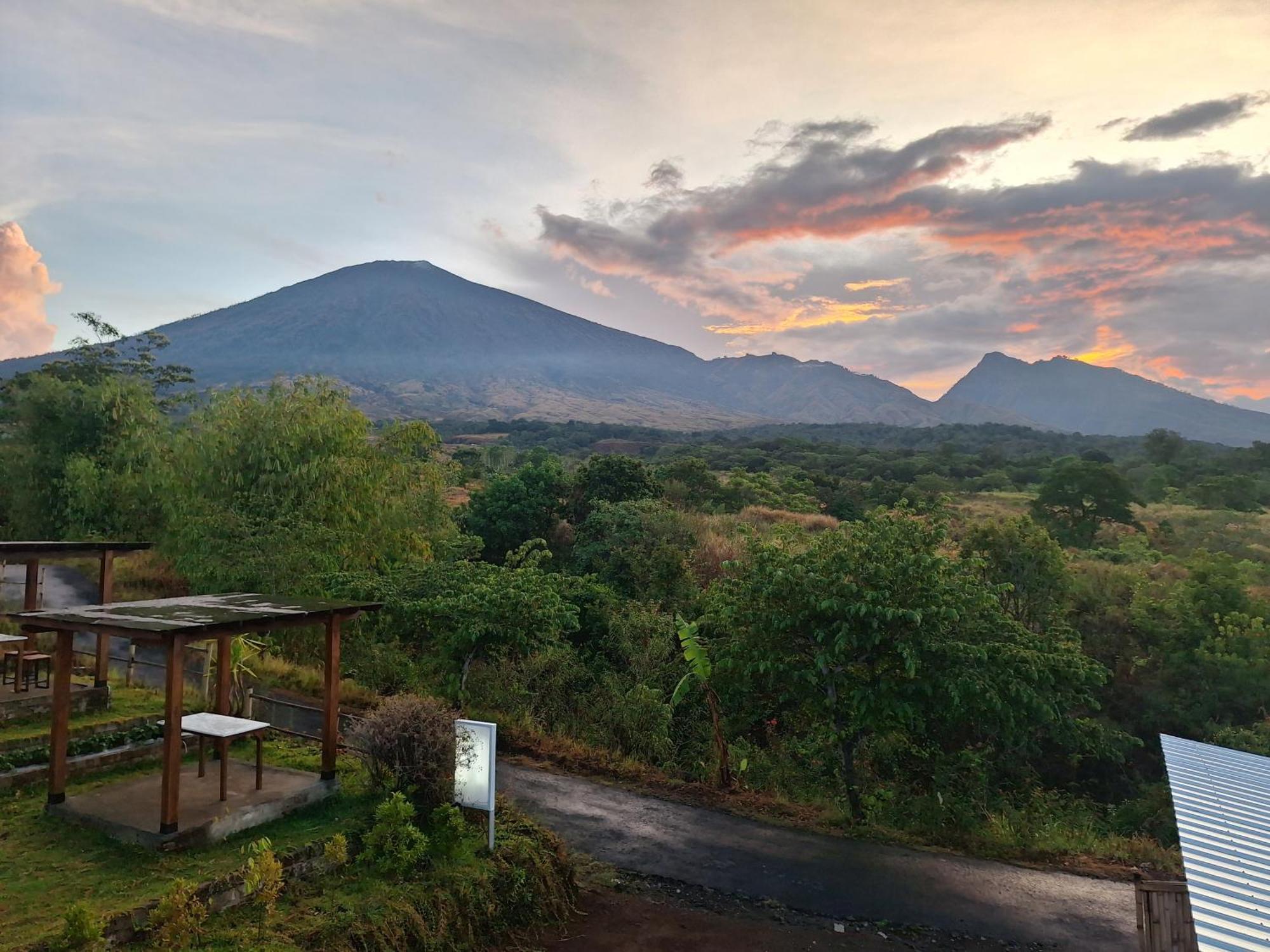 Family Rinjani Bungalow Sajang Buitenkant foto